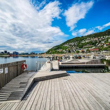 Near Center With Free Parking Bergen